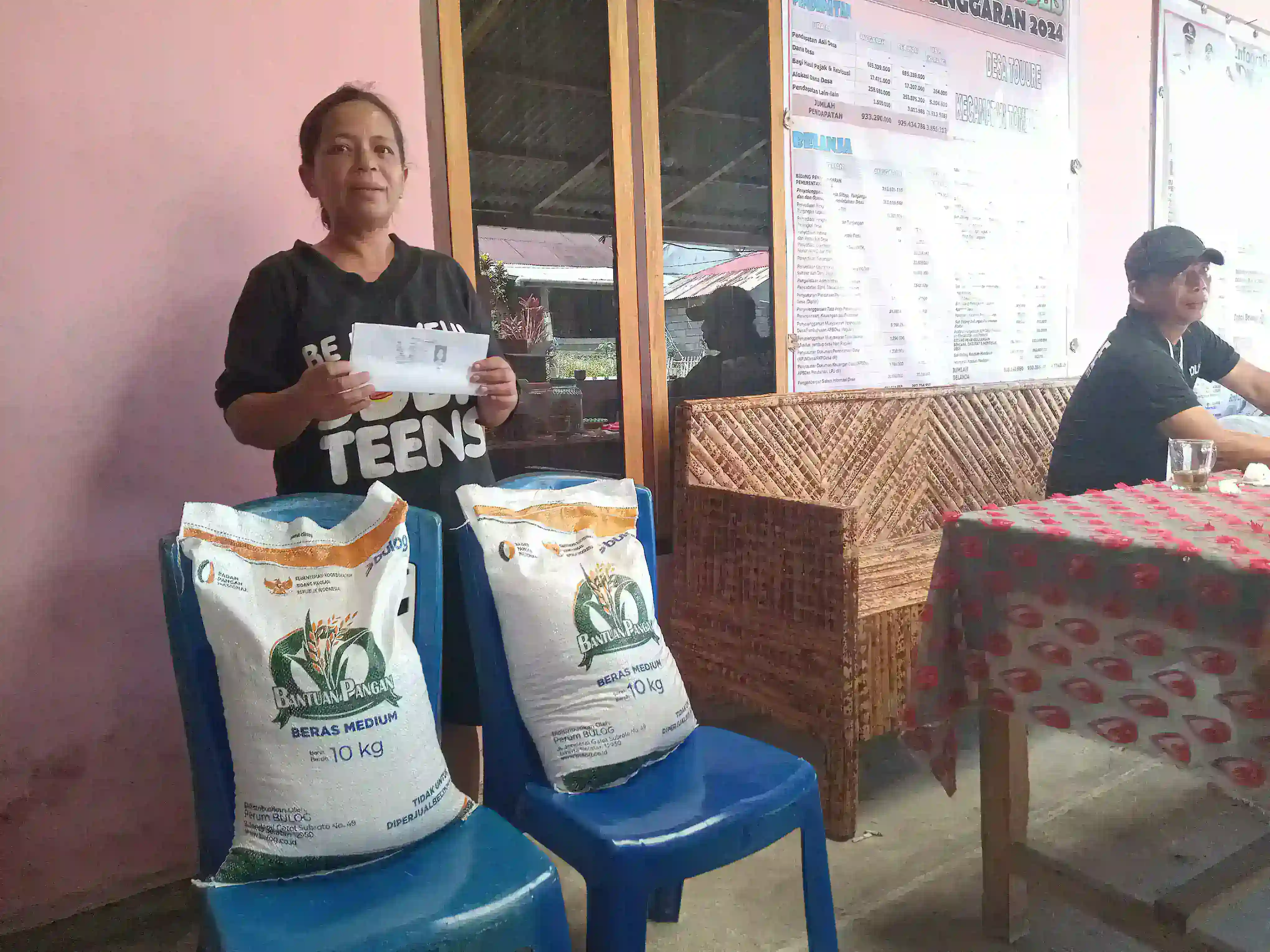 Penyaluran Bantuan Beras Pangan Juni-Juli 2025 di Tompaso Barat, Wujud Nyata Kepedulian Pemerintah terhadap Ketahanan Pangan Warga